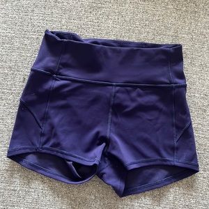 Purple Lululemon Spandex Mid High rise shorts size 6 small EUC 2 inch inseam
